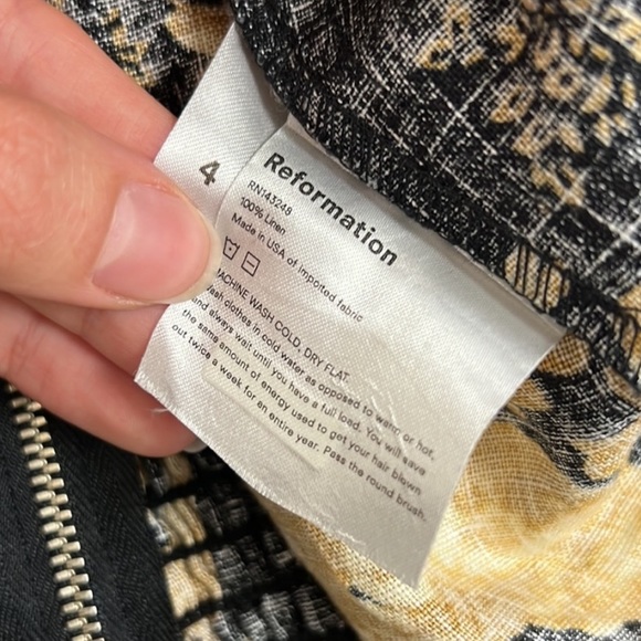 Reformation Yucca Linen Top in Carmen Gold - Picture 7 of 7